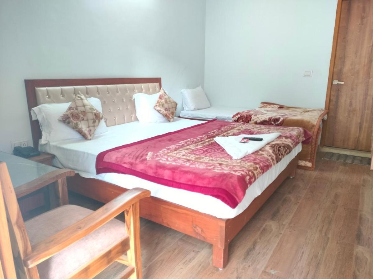 Hotel Studioz Sahastradhara Dehradun Dış mekan fotoğraf