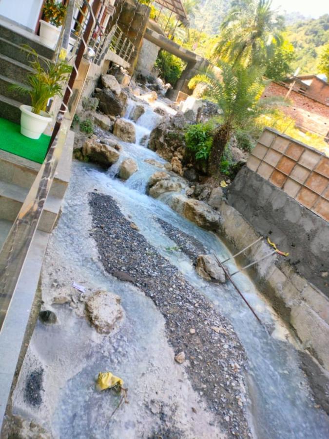 Hotel Studioz Sahastradhara Dehradun Dış mekan fotoğraf