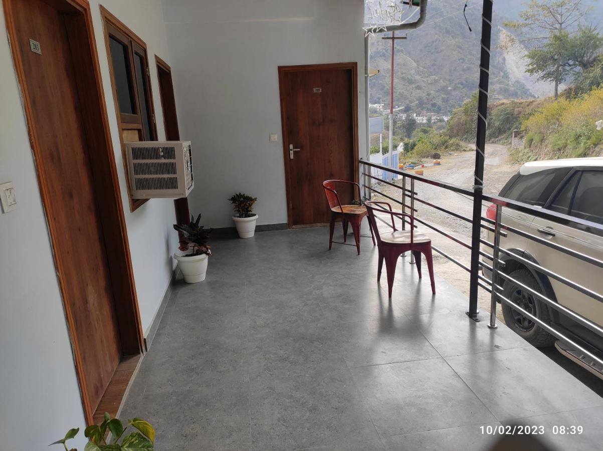 Hotel Studioz Sahastradhara Dehradun Dış mekan fotoğraf