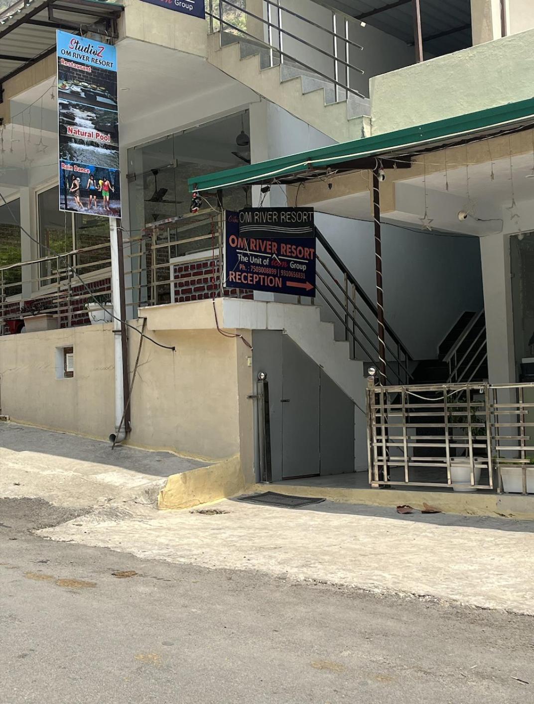 Hotel Studioz Sahastradhara Dehradun Dış mekan fotoğraf