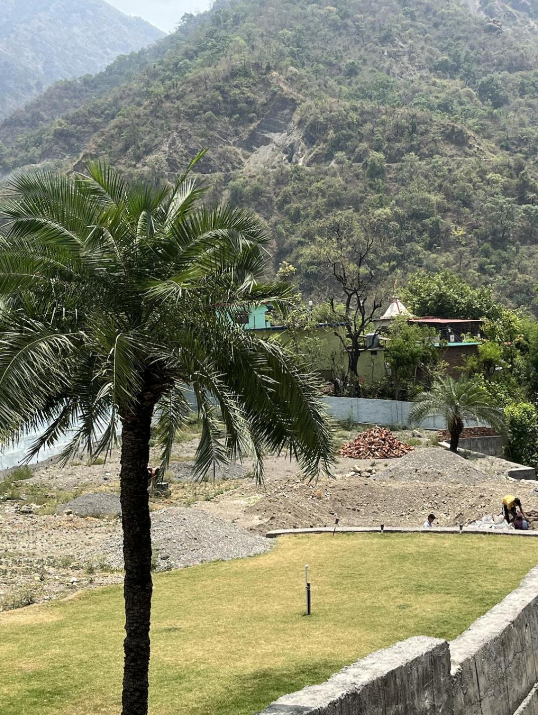 Hotel Studioz Sahastradhara Dehradun Dış mekan fotoğraf