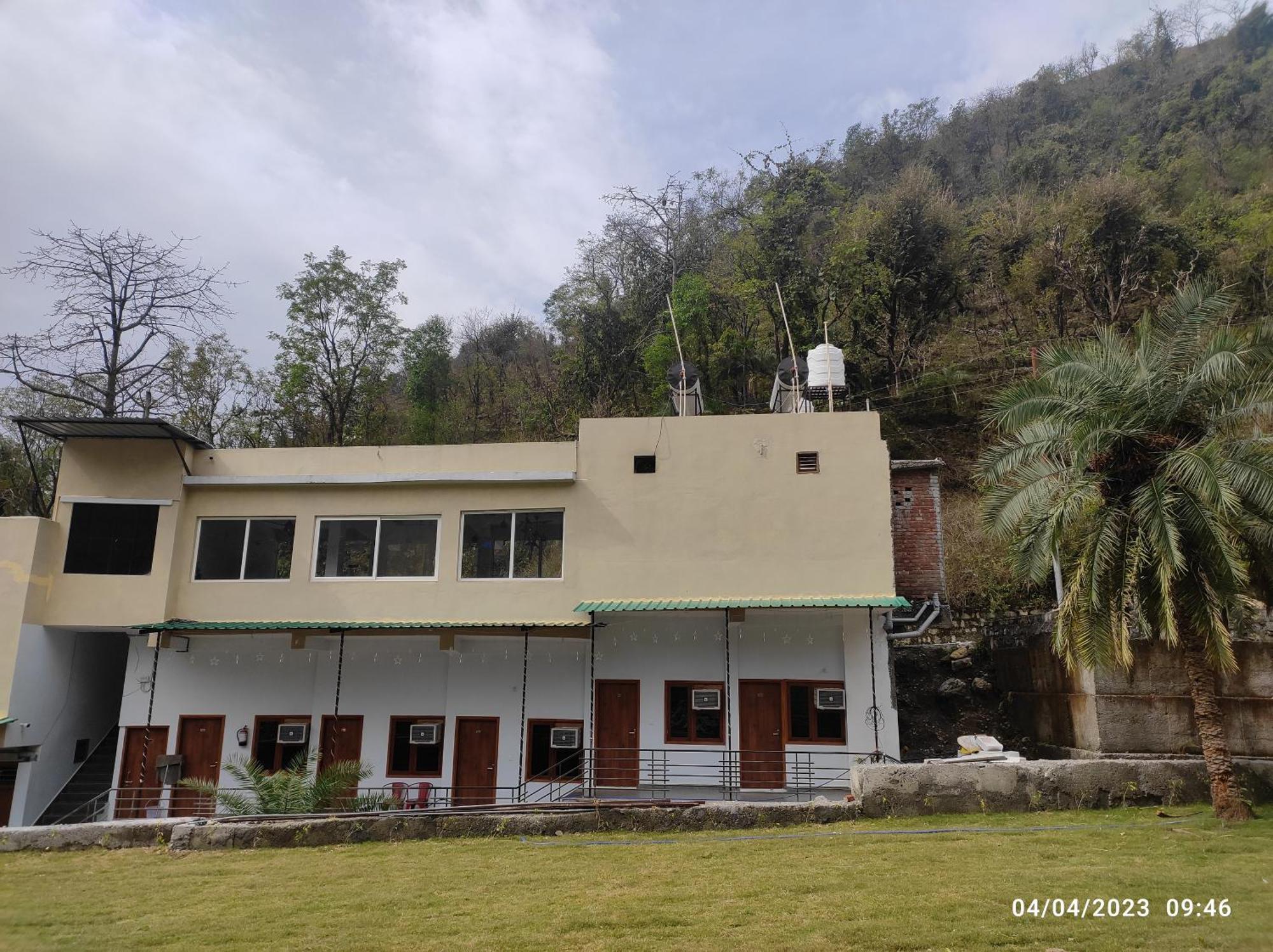 Hotel Studioz Sahastradhara Dehradun Dış mekan fotoğraf