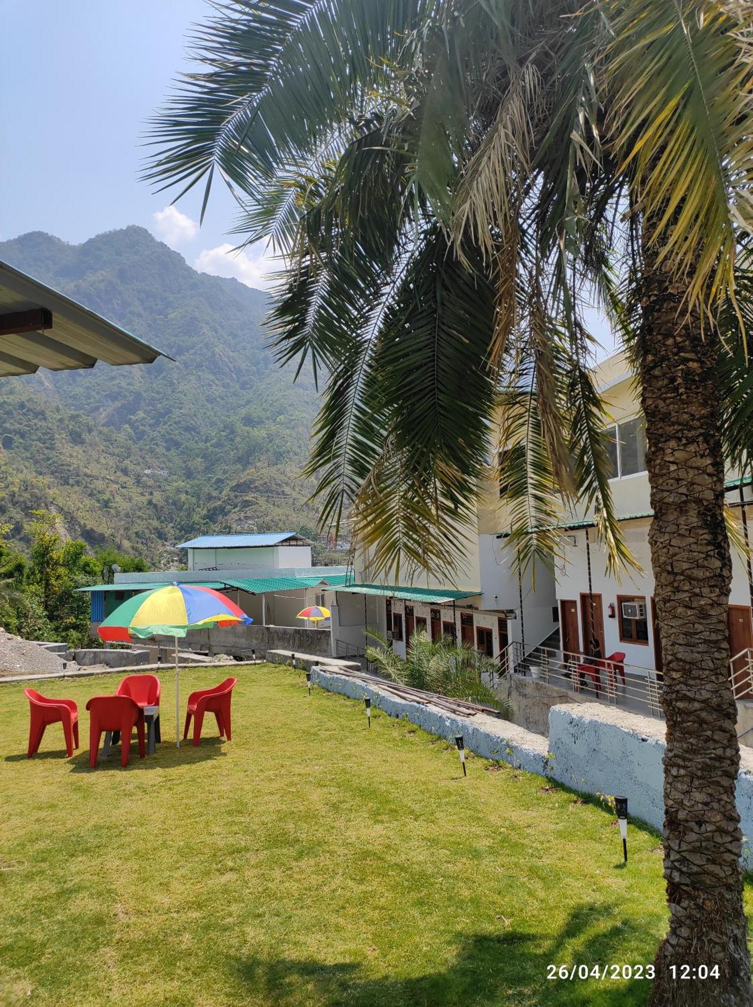 Hotel Studioz Sahastradhara Dehradun Dış mekan fotoğraf